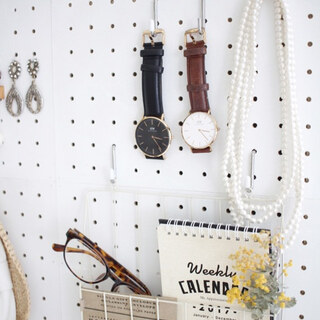 「有孔ボード」でお部屋をすっきり！壁面収納の実例＆DIYアイデア集