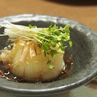 新玉ねぎ、旬の甘みを存分に。生で加熱で、美味しく食べ尽くしレシピ