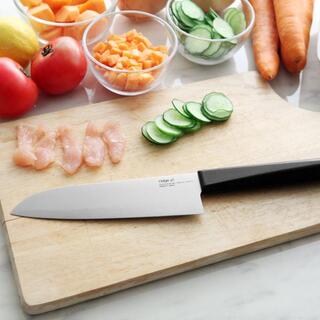 三徳・ペティ・牛刀etc。用途に分けて揃えたい【包丁】の種類と特徴