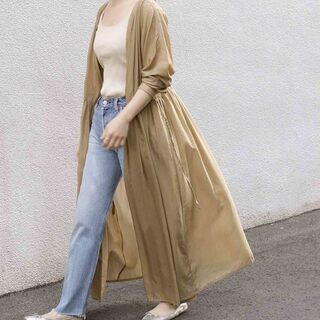 春らしさは「シャツワンピ」で。一枚でも羽織りでも、さらりと大人な着こなしを