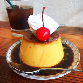 ブーム再来！ほろ苦カラメルと弾力が懐かしい「固めプリン」の人気店