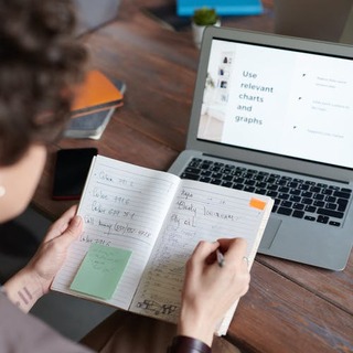 メモを見返さない人におすすめ。どんどん書いて捨てていく「捨てメモ」の取り方