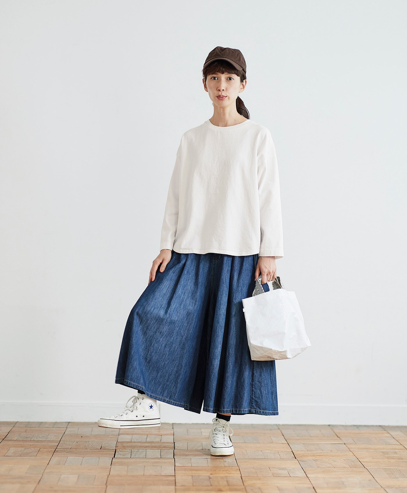 春は デニム がお気に入り 定番デニムをおしゃれに着こなすお手本コーデ キナリノ