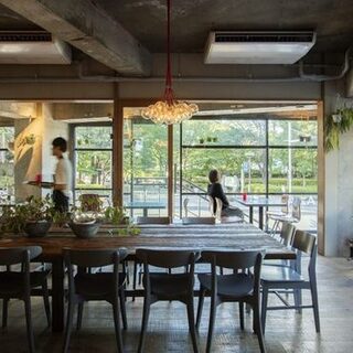 自然を眺めながらのんびり♪都内の「公園が見えるカフェ」6選