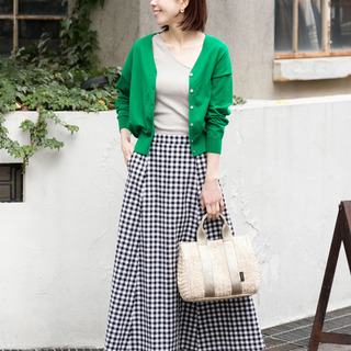 気分がパッと明るくなる♪春を感じるキレイ色コーデ。