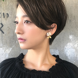 耳にかけるだけで印象チェンジ！『耳だしショート』で春ムードを高めよう＊