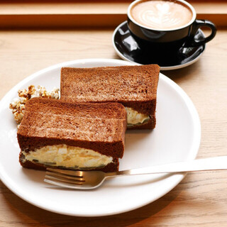 絶品スイーツやフードメニューに満たされる。都内の「おすすめ珈琲店」8選