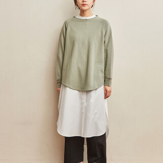 「スウェットトップス」で作るシンプルカジュアル。おしゃれな春のラフコーデ集