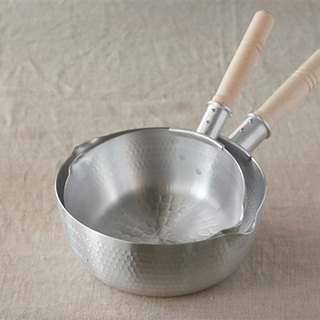 茹でたり、煮たり、揚げたりと。【雪平鍋】は毎日のお料理に大活躍