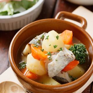 お鍋に材料を入れたらほったらかし♪「煮込むだけ」の簡単レシピ