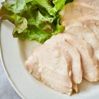 作っておけば何かと使える！【蒸し鶏】で簡単＆ヘルシーレシピ
