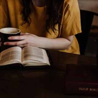 おうちで旅行気分に浸ろう。海外の「旅エッセイ」おすすめ15選