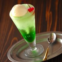 おうち喫茶 懐かしのドリンク クリームソーダ フロート を作ろう キナリノ
