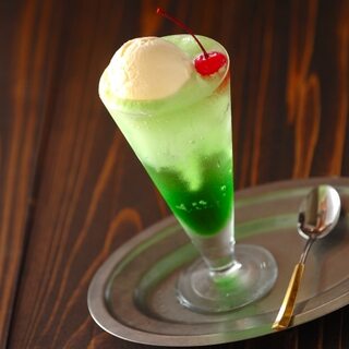 おうち喫茶♪懐かしのドリンク「クリームソーダ＆フロート」を作ろう