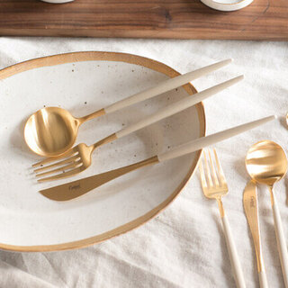 食卓のおしゃれ度を上げる♪素敵な「カトラリー」を集めました