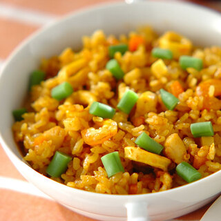 冷蔵庫に余ってない？本格カレーや様々な料理に使える「カレー粉」活用レシピ