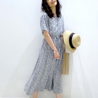 一足で涼しげに* この夏「フラットサンダル」×スカートで抜け感コーデを楽しもう