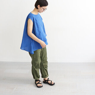 軽やかな【リネン素材】のお洋服で、梅雨の季節もさらりと快適。