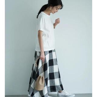 サラッと涼しい「夏のマキシ丈スカート」。快適な一着の選び方