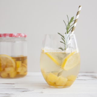 すっきりさっぱり。暑い日に飲みたい【炭酸水のドリンク】レシピ