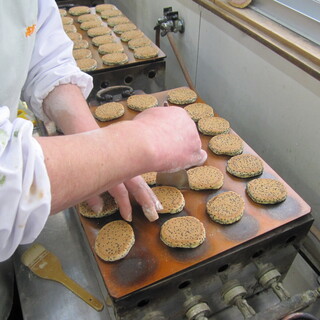 口に含めば景色が浮かぶ。取り寄せて旅する「北東北」の素朴な“郷土菓子”。