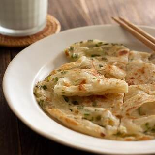 おうちで現地の味を再現！台湾屋台の定番「葱油餅」とタレのレシピ