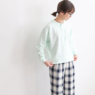 個性派カラーで差をつける！「グリーン」で作るリラックスコーデ