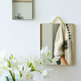 鏡はあなたの味方。心も体もキレイにする「鏡を見る」習慣のすすめ