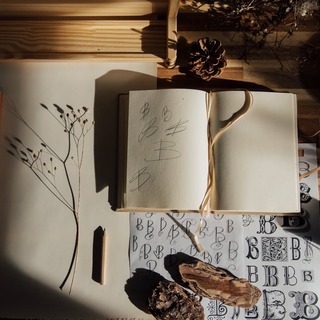 肌寒い夜に心温まろう。秋に聴きたくなるフォークシンガー特集