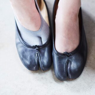 形には意味がある◎機能的な「足袋ソックス」をデザイン別にご紹介