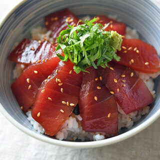 一杯で贅沢気分♪パパっとつくれてお腹も満足「海鮮系丼」レシピ
