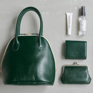 ミニバッグに何入れる？おしゃれな人の【バッグの中身】コーデ術