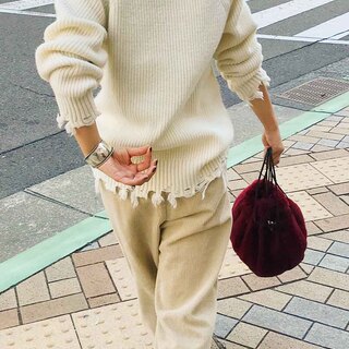 穿くだけで季節感たっぷり◎おしゃれな【コーデュロイパンツ】コーデ