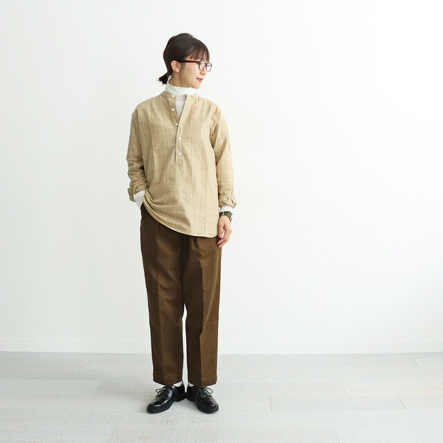 センタープレスパンツ で品を添える 大人のきれいめカジュアルコーデ キナリノ