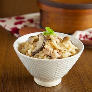 お肉も魚も野菜もたっぷり味わう◎食材の美味しさを堪能「炊き込みご飯」レシピ