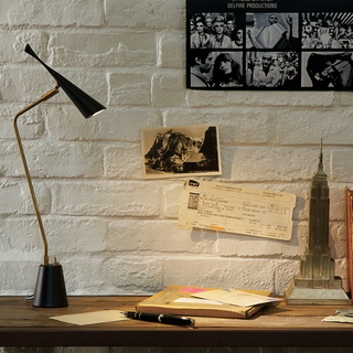 置くだけで絵になるひとつを。空間をおしゃれに照らす「種類別・ライト」をご紹介