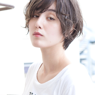 「ほつれヘア」でこなれた大人の雰囲気を。おしゃれヘアカタログ