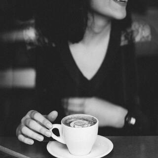 お気に入りのティーカップを片手に。珈琲と一緒に楽しむ映画15選