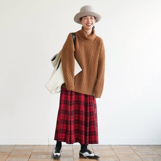 おしゃれも、暖かさも。冬の定番服「タートルネック」の大人コーデ
