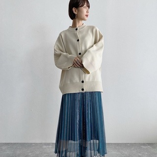 羽織らないのが今どき。「カーディガン」をトップス感覚で着こなすコーデ