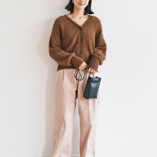 一目置かれる組み合わせ。「ブラウン×キレイ色」で作る冬の着こなし