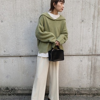 冬の着こなしをもっと楽しめる！ニットの下に合わせたい「インナートップス」