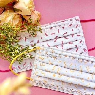 マスク生活に彩りを。アクセサリー感覚で楽しめるおしゃれな「不織布マスク」