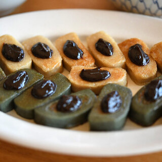 しらす、コロッケ、お赤飯。いつもの味も鎌倉の空気を感じながら