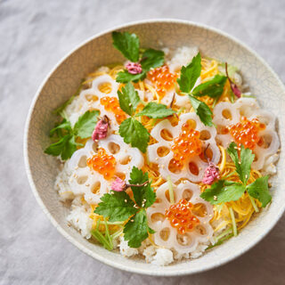 食卓が華やかになる♪春に食べたい『ちらし寿司・混ぜ寿司』のレシピ