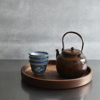 ひとつあると便利です。【丸盆】で食卓を整えよう