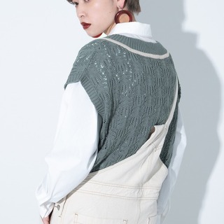 今こそ楽しみたい！「ベスト」レイヤードで楽しむ春コーデ集