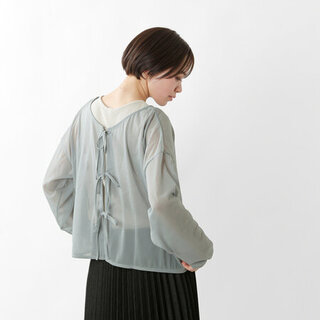 春のトレンド♪「シースルー」を爽やかに着こなす大人コーデ