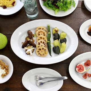 お店のような盛り付けを。おしゃれに決まる【オーバルプレート】と相性の良い料理