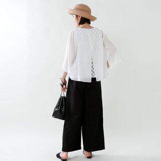 ほどよく可憐に。上品にうつる「春夏・大人カジュアル」コーデ術